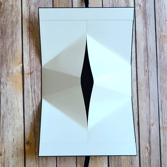 CHANEL gift box - Picture 2 of 4